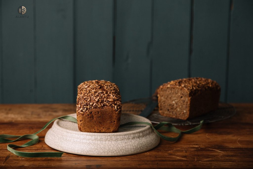 alantu danish rugbrod dark rye whole loaf.jpg