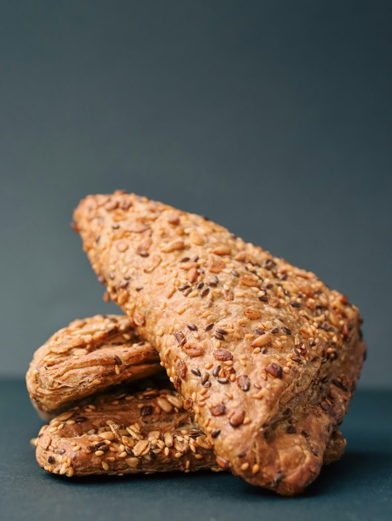 two-whole-grain-bread-rolls-with-seeds-3nkpww8yih8